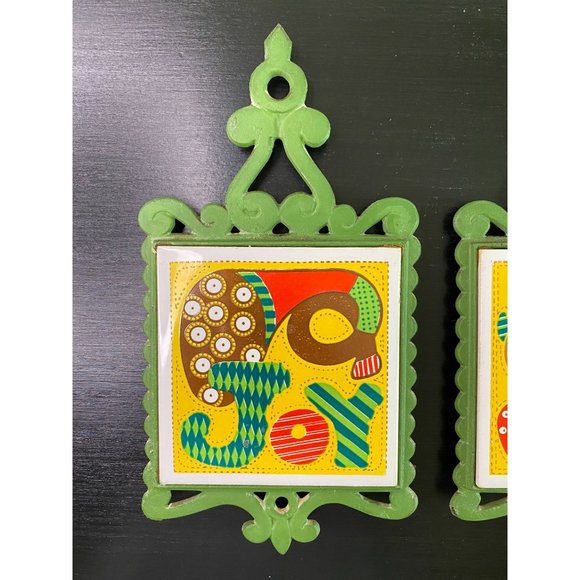 PRINCE TRIVET TILES - Set of 2 Vintage 70s Trivets Cast Iron Ceramic - Peace Joy - Picture 3 of 9